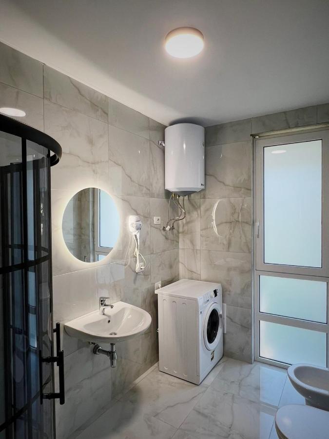 Pine Apartments At San Pietro Resort Драч Екстериор снимка