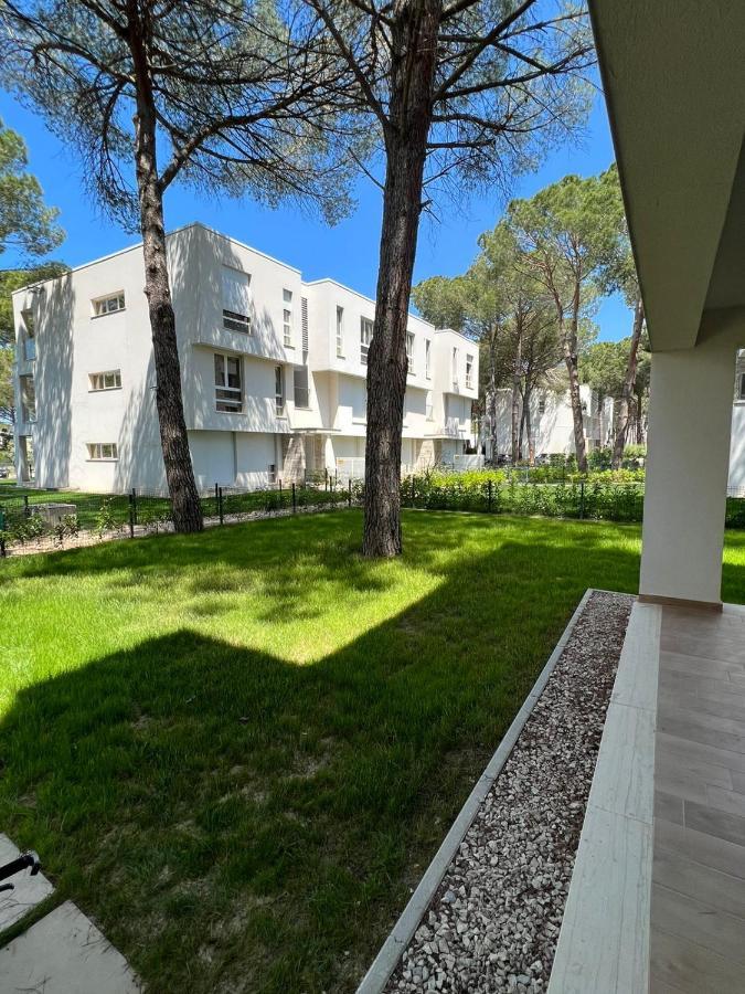 Pine Apartments At San Pietro Resort Драч Екстериор снимка
