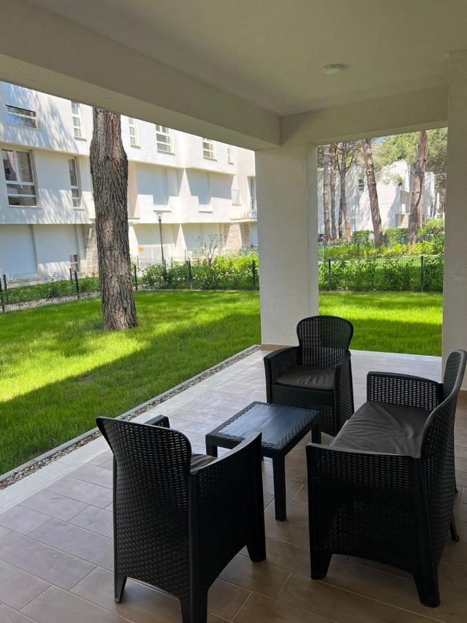 Pine Apartments At San Pietro Resort Драч Екстериор снимка