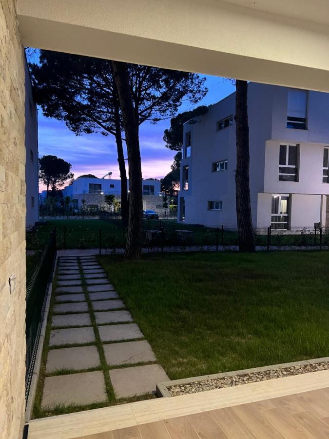 Pine Apartments At San Pietro Resort Драч Екстериор снимка