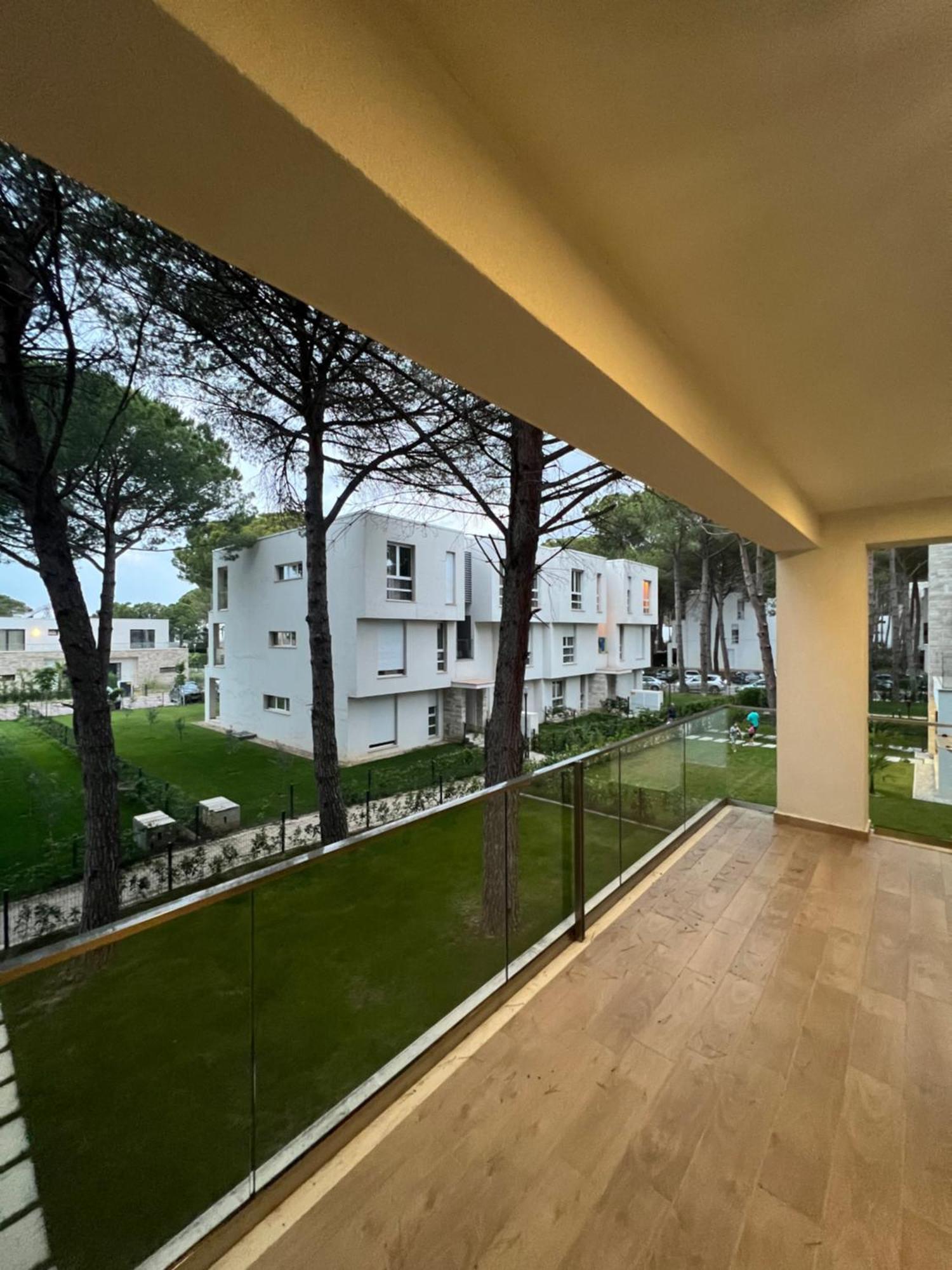 Pine Apartments At San Pietro Resort Драч Екстериор снимка